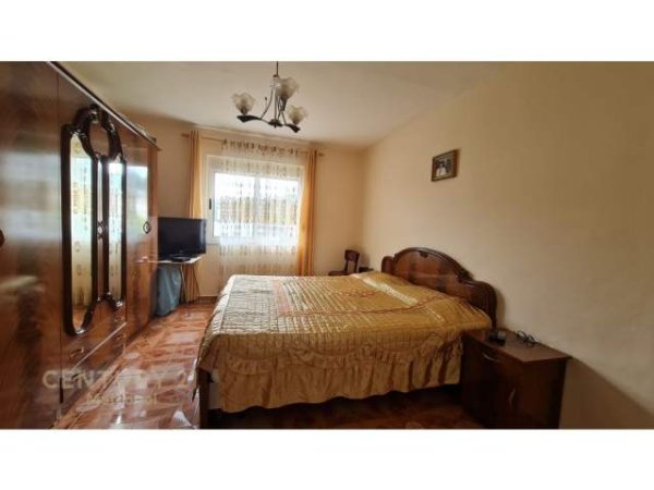 Tirane, jepet me qera apartament 1+1+BLK Kati 3, 65 m² 300 Euro (Llambi Bonata)