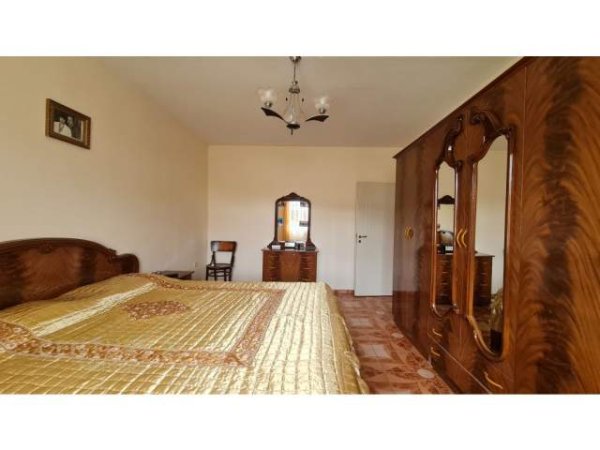 Tirane, jepet me qera apartament 1+1+BLK Kati 3, 65 m² 300 Euro (Llambi Bonata)