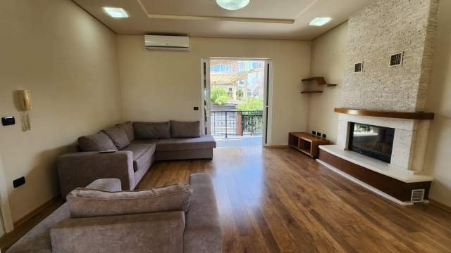 Tirane, jepet me qera Vile 3+1+verande 250 m² 2.000 Euro (prane TEG)