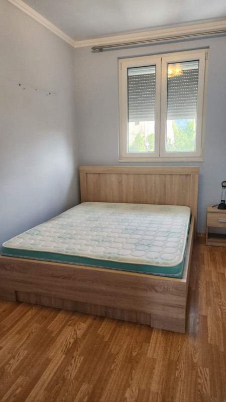 Tirane, jepet me qera Vile 3+1+verande 250 m² 2.000 Euro (prane TEG)