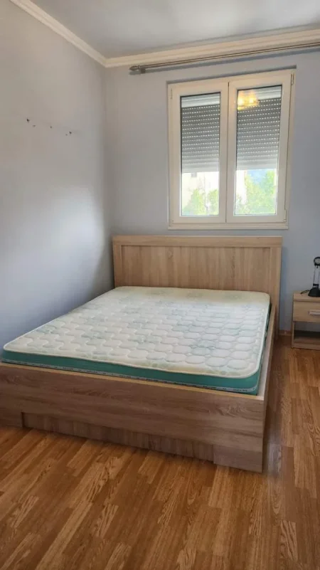 Tirane, jepet me qera Vile 3+1+verande 250 m² 2.000 Euro (prane TEG)