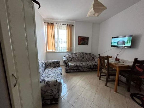 Tirane, jepet me qera apartament 1+1+BLK Kati 6, 50 m² 390 Euro (Selvia)