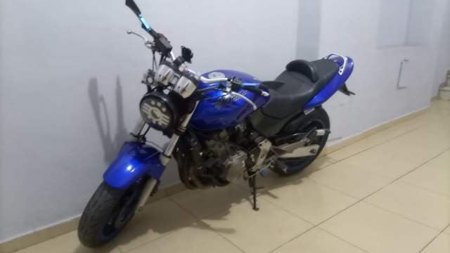 Tirane, shes Motociklete gare Honda Hornet Viti 2001, 3.000 Euro