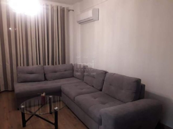 Tirane, jepet me qera apartament 1+1+BLK Kati 5, 80 m² 700 Euro (Zogu i Zi)