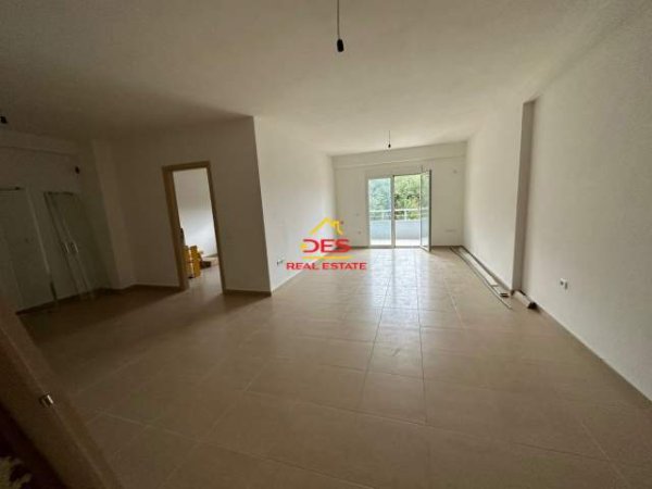 Vlore, shitet apartament 132 m² 1.200 Euro/m2 (Rruga Dhimiter Konomi, Vlore)