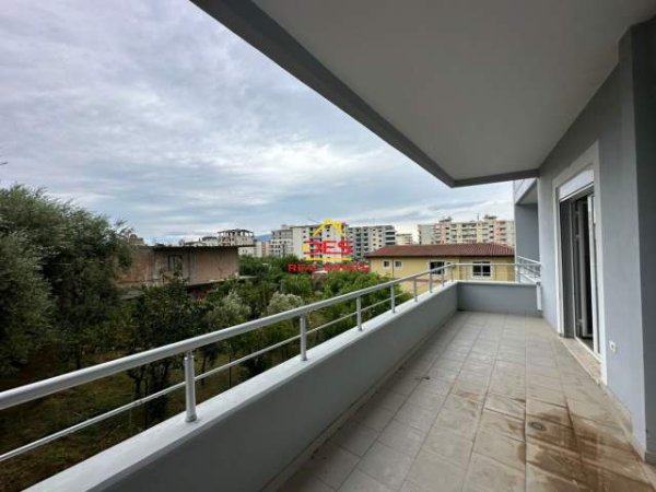 Vlore, shitet apartament 132 m² 1.200 Euro/m2 (Rruga Dhimiter Konomi, Vlore)