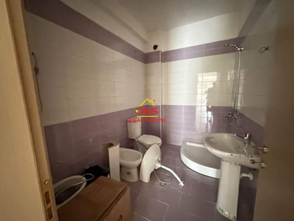 Vlore, shitet apartament 132 m² 1.200 Euro/m2 (Rruga Dhimiter Konomi, Vlore)