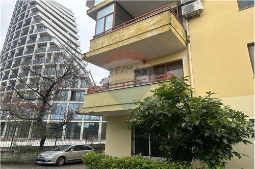 Tirane, shitet ambjent biznesi Kati 0, 170 m² 255.000 Euro