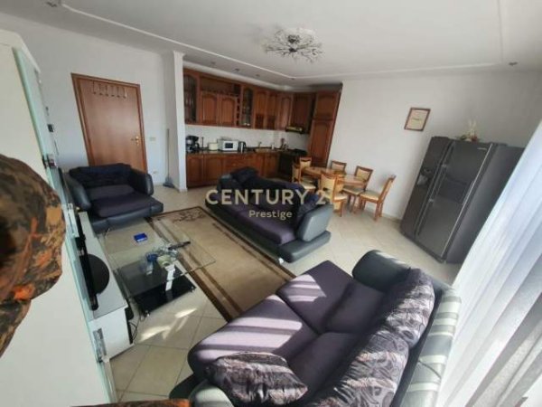 Tirane, jepet me qera apartament 2+1+BLK Kati 9, 141 m² 600 Euro (9-katshet)
