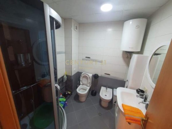 Tirane, jepet me qera apartament 2+1+BLK Kati 9, 141 m² 600 Euro (9-katshet)