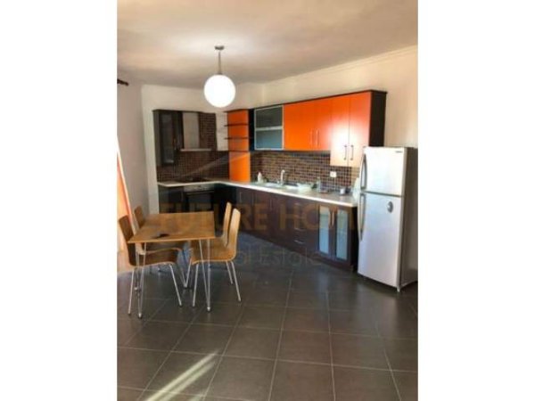 Tirane, jepet me qera apartament Kati 7, 145 m² 400 Euro (YZBERISHT)