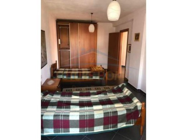 Tirane, jepet me qera apartament Kati 7, 145 m² 400 Euro (YZBERISHT)