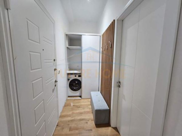 Tirane, jepet me qera apartament 1+1 Kati 12, 60 m² 550 Euro (Komuna e Parisit)