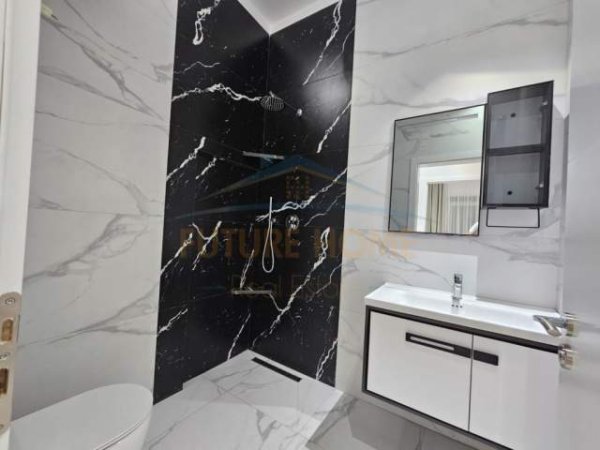 Tirane, jepet me qera apartament 1+1 Kati 12, 50 m² 500 Euro (Komuna E Parisit)