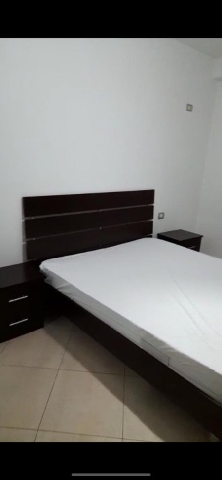 Tirane, jepet me qera apartament 1+1+BLK Kati 3, 63 m² 38.000 Leke (KOPSHTI BOTANIK)