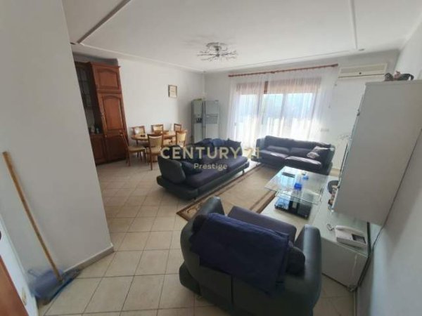 Tirane, jepet me qera apartament 2+1+BLK Kati 9, 141 m² 600 Euro (9-katshet)