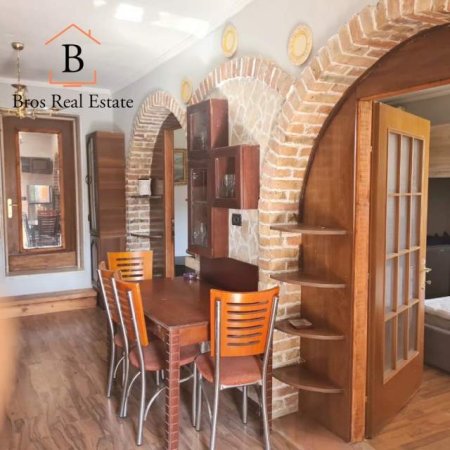 Tirane, jepet me qera apartament duplex Dublex 150 m² 400 Euro