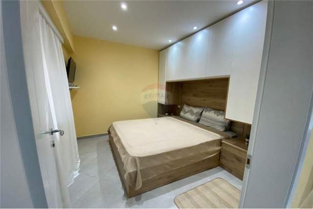 Tirane, jepet me qera 1+1 Kati 1, 50 m² 400 Euro (21 dhjetori)
