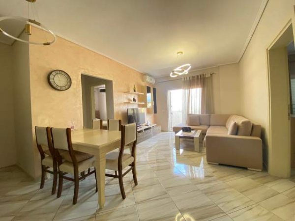 Tirane, jepet me qera apartament 2+1+BLK Kati 9, 85 m² 800 Euro (Rruga Myslym Shyri)