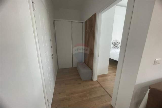 Tirane, jepet me qera apartament 1+1+BLK Kati 13, 63 m² 550 Euro (Komuna e Parisit)
