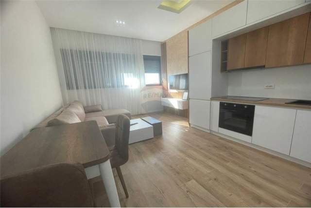 Tirane, jepet me qera apartament 1+1+BLK Kati 13, 63 m² 550 Euro (Komuna e Parisit)