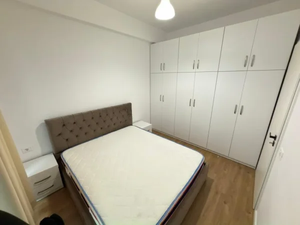 Tirane, jepet me qera apartament 1+1 Kati 5,