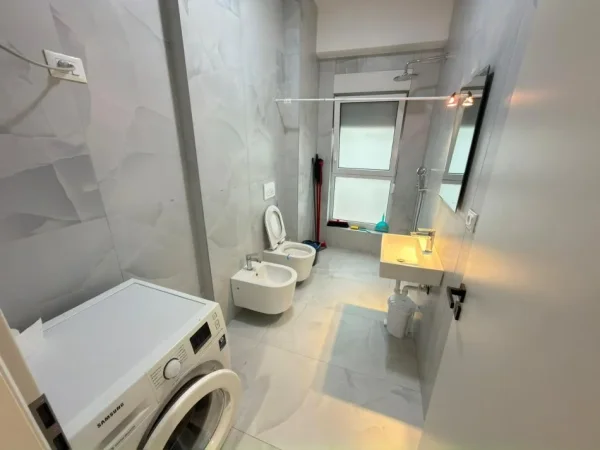 Tirane, jepet me qera apartament 1+1 Kati 5,