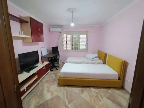 Durres, jepet me qera apartament 2+1+Ballkon Kati 3, 90 m² 500 € (Bulevardi, Dyrrah,Durres)