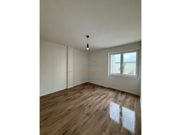 Tirane, jepet me qera apartament 1+1 Kati 1, 58 m² 430 € (Univers City prane QTU)