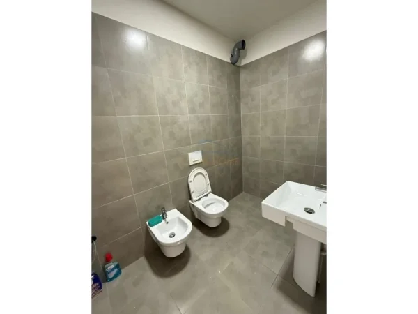 Tirane, jepet me qera apartament 1+1 Kati 1, 58 m² 430 € (Univers City prane QTU)
