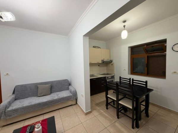 Tirane, jepet me qera apartament 1+1 Kati 3, 56 m² 430 € (Medreseja)