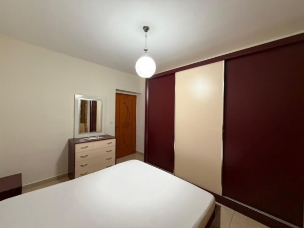 Tirane, jepet me qera apartament 1+1 Kati 3, 56 m² 430 € (Medreseja)