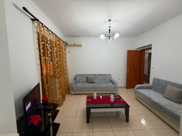 Tirane, jepet me qera apartament 1+1 Kati 3, 56 m² 430 € (Medreseja)