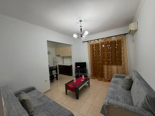 Tirane, jepet me qera apartament 1+1 Kati 3, 56 m² 430 € (Medreseja)