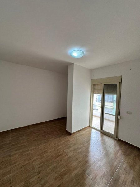 Durres, shitet apartament 2+1+Ballkon Kati 5, 104 m² 140.000 € (Ish Rajoni,Durres)