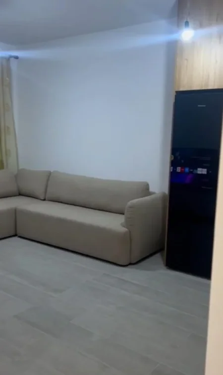 Tirane, jepet me qera apartament 1+1 Kati 3, 50 m² 450 € (Univers City)