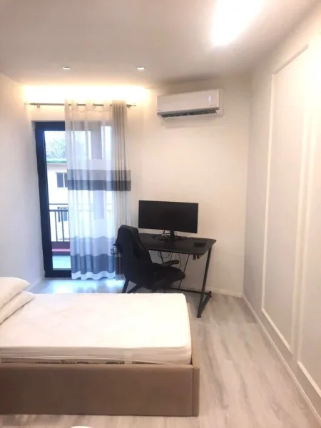 Tirane, jepet me qera apartament 2+1 Kati 3, 123 m² 750 € (FARMACIA 10)