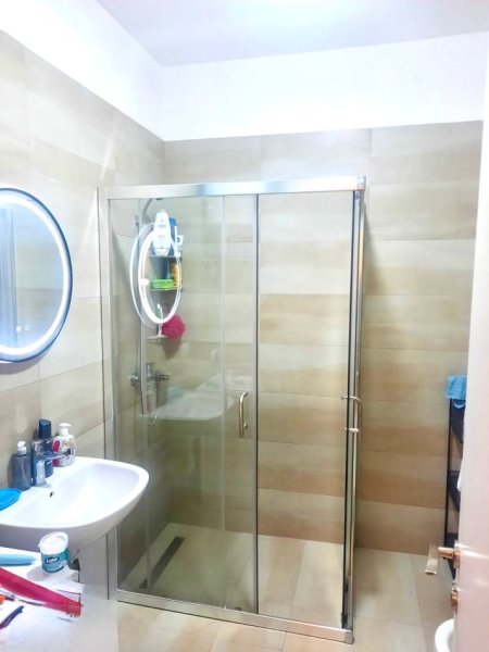 Tirane, jepet me qera 2+1+Ballkon ,