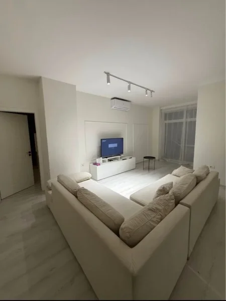 Tirane, jepet me qera apartament 2+1+Ballkon Kati 2, 116 m² 600 € (Komuna Parisit)