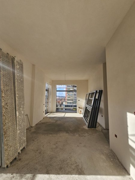 Shitet 2+1+2wc & Ballkon + post parkimi 📍 Fusha e Aviacionit *( 170.000 Euro )* - Laprake | Ne Fazë Ndërtimi mbaron per 7 muaj. Kati 4