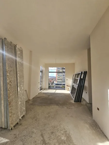 Shitet 2+1+2wc & Ballkon + post parkimi 📍 Fusha e Aviacionit *( 170.000 Euro )* - Laprake | Ne Fazë Ndërtimi mbaron per 7 muaj. Kati 4