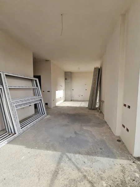 Shitet 2+1+2wc & Ballkon + post parkimi 📍 Fusha e Aviacionit *( 170.000 Euro )* - Laprake | Ne Fazë Ndërtimi mbaron per 7 muaj. Kati 4