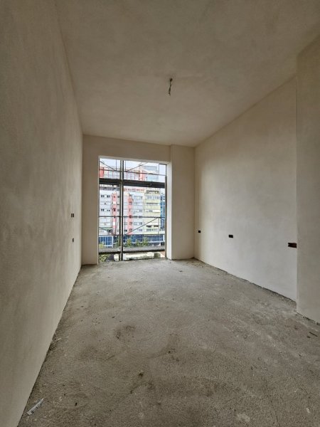 Shitet 2+1+2wc & Ballkon + post parkimi 📍 Fusha e Aviacionit *( 170.000 Euro )* - Laprake | Ne Fazë Ndërtimi mbaron per 7 muaj. Kati 4