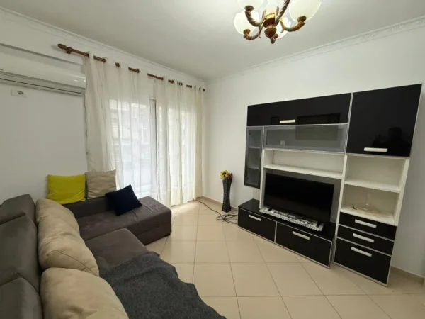 Tirane, jepet me qera apartament 1+1 Kati 6, 