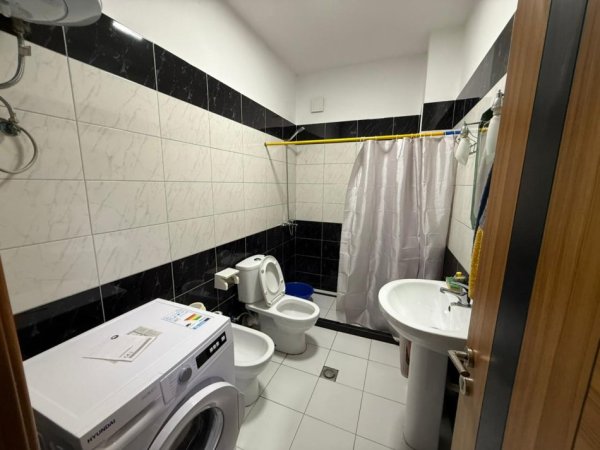Tirane, jepet me qera apartament 1+1 Kati 6, 