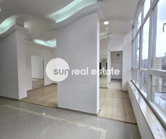 Shkoder, jepet me qera ambjent biznesi Kati 2, 86 m² (PEDONALE, SHKODER)