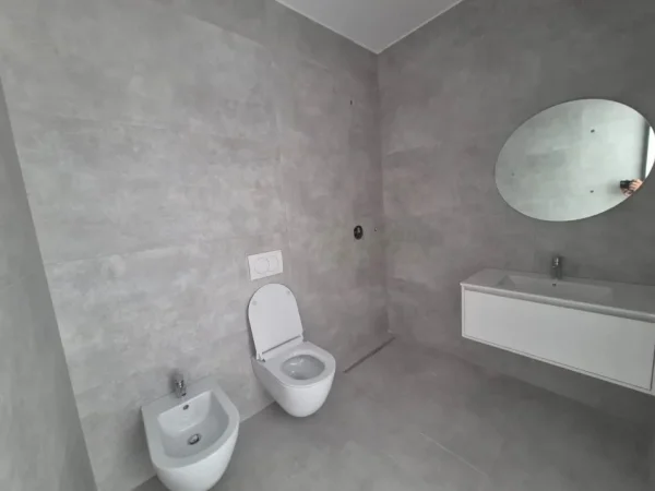 Tirane, jepet me qera zyre Kati 20, 147 m² 3.000 € 