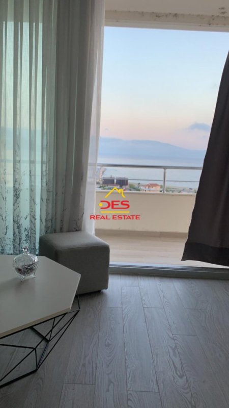 Vlore, jepet me qera apartament 2+1+Ballkon Kati 10, 90 m² 500 € (Rruga Irakli Pylli)