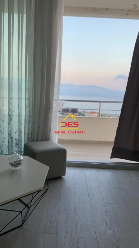 Vlore, jepet me qera apartament 2+1+Ballkon Kati 10, 90 m² 500 € (Rruga Irakli Pylli)