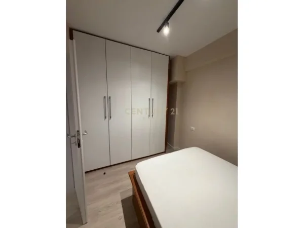Tirane, jepet me qera apartament 2+1+Ballkon Kati 4, 55 m² 550 € (xhanfize keko)